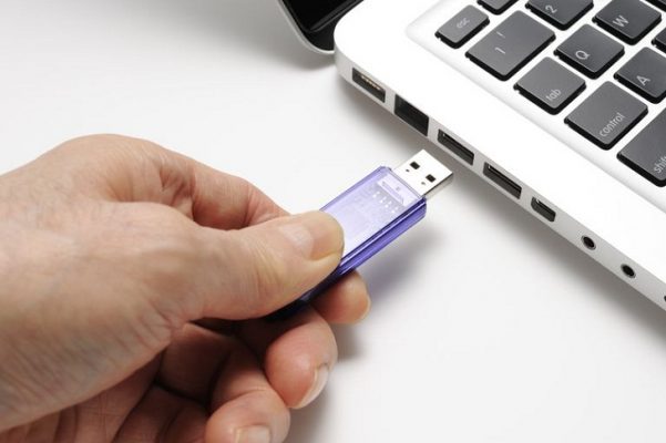 Thay sửa cổng USB laptop