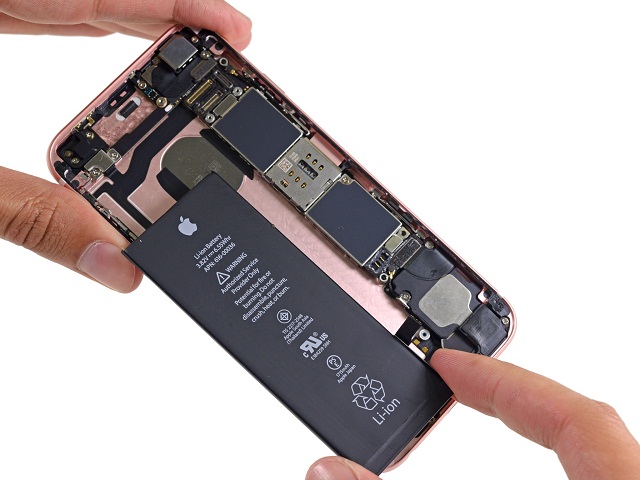 Thay pin iPhone 6S Plus chính hãng