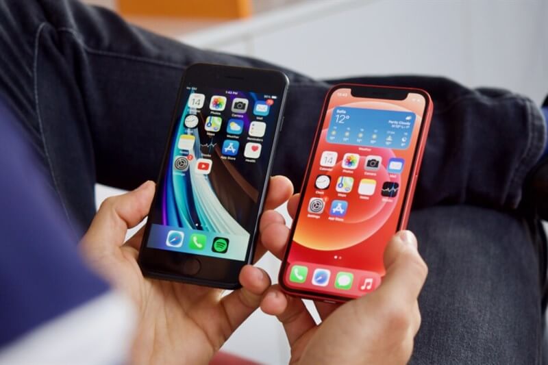 Fan của iPhone: Mua iPhone Trực Tuyến Hay Ra Cửa Hàng?
